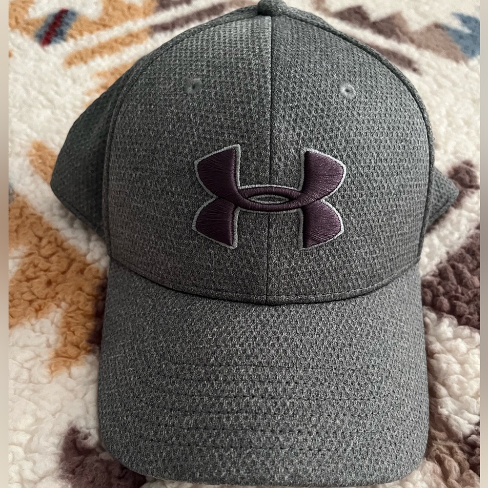 Men’s Under Armour grey hat